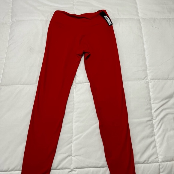 UNIFIED WRAP LEGGINGS
Color:
Muscle Mommy Red Regular Length - Picture 6 of 11